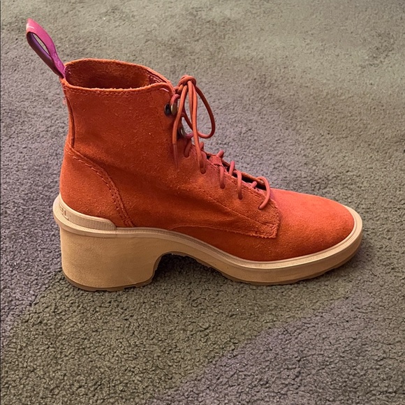 Sorel Orange Lace-Up Women's Boots - Picture 5 of 6